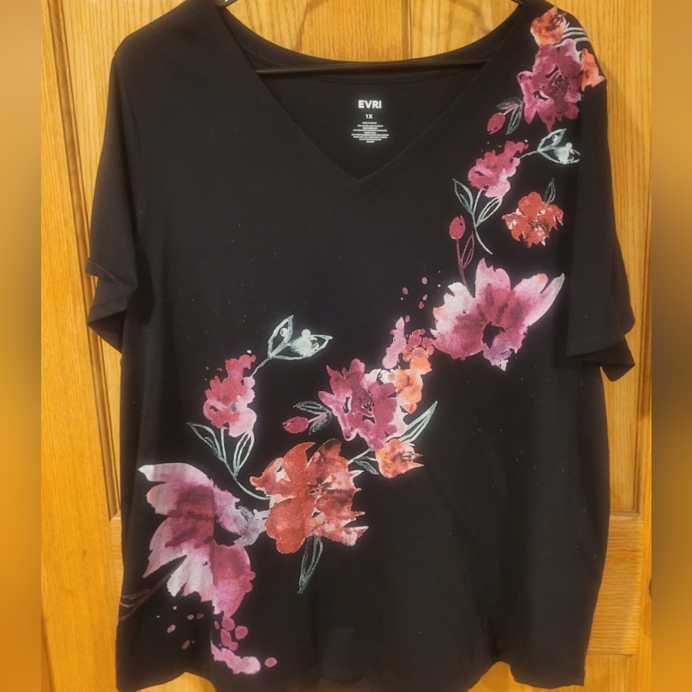 EVRI Black & Floral Design 1X T-Shirt